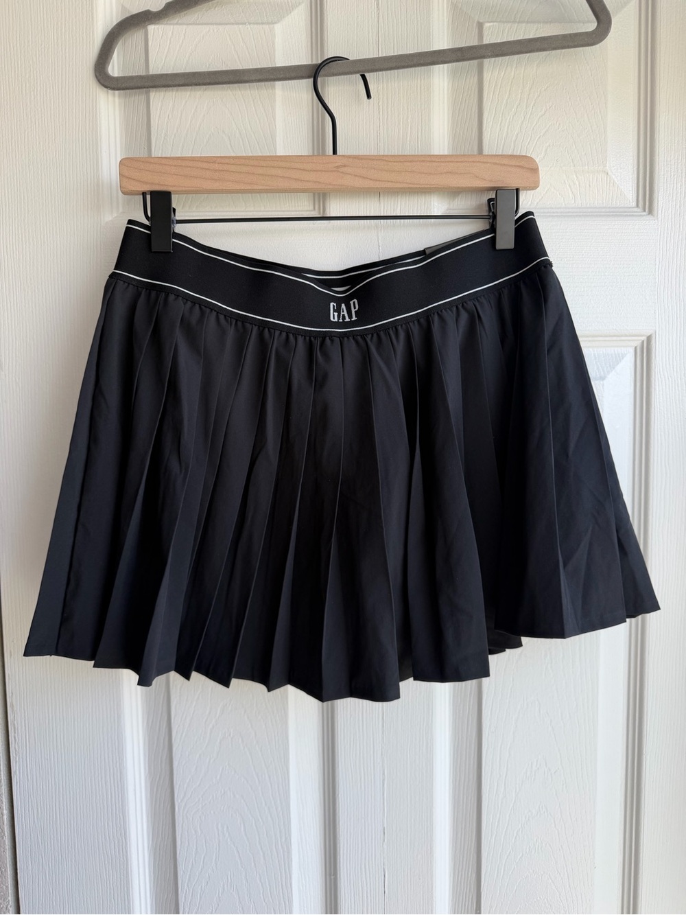 GapFit Tech Pleated Exercise Skort